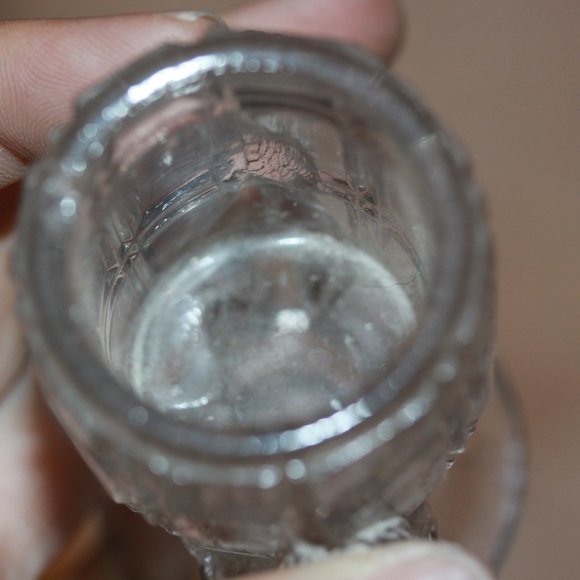 EAPG McKee Glass c.1900 Clear Peek-a-Boo Cherubs Boys Toothpick Holder - Picture 3 of 3